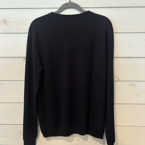 UNTUCKit  Sweater Men's Medium 100%
Merino Wool Navy V Neck Long Sleeve
Pullover - Picture 10 of 14